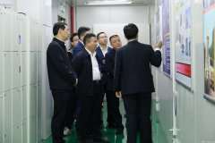 宜春市电子信息产业链招商小分队莅临爱游戏在线官网_爱游戏(中国)参观调研